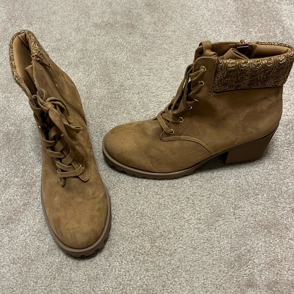 BRAND NEW W TAGS! Super cute winter boots